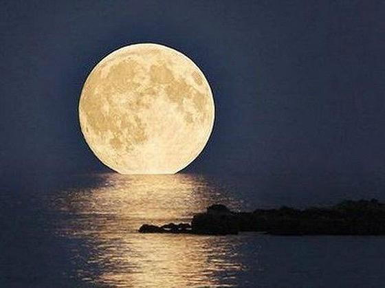 lg-moon-over-water.jpg